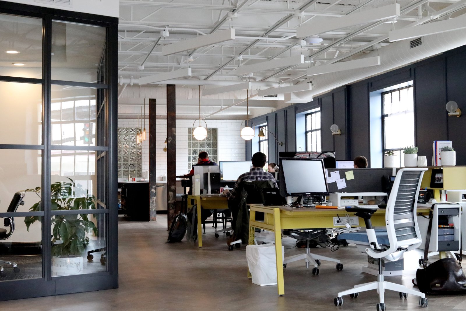 4 Signs That You Need to Redesign Your Office Space